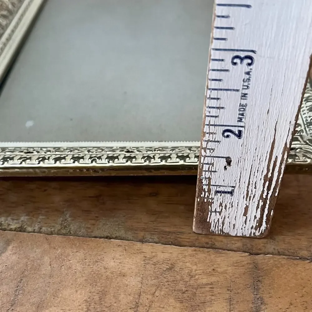 Antique-Style Picture Frame 4 in x 6 in Filigree Metal Border Cream & Gold